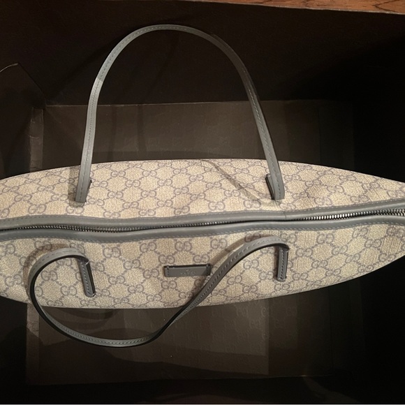 Authentic Gucci shoulder bag in Excellent condition with dust bag and box. - Picture 14 of 15